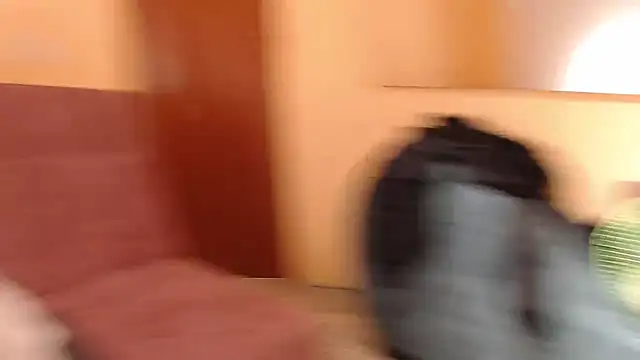 Snapshot of ling_ling24 chatting on 10/13/25, 03:39 ling ling24 online show from 10/13/25, 03:39