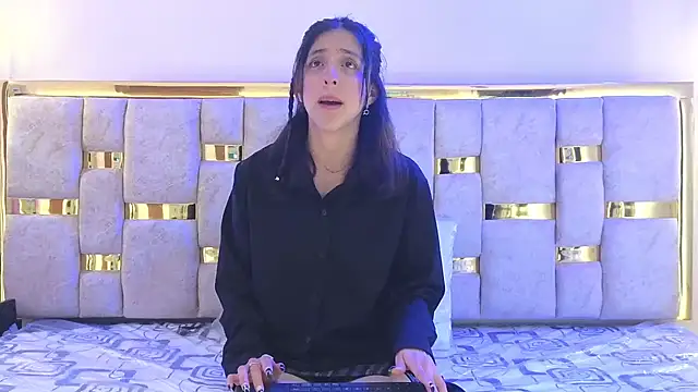 Snapshot of ling_ling24 chatting on 12/16/25, 03:22 ling ling24 online show from 12/16/25, 03:22