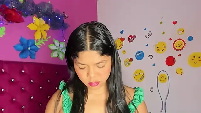 DIORA Latina online show from 12/22/24, 03:44