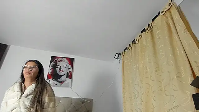 Snapshot of Vahiolet_smith chatting on 09/16/25, 03:18 Vahiolet smith online show from 09/16/25, 03:18