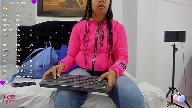 Vahiolet smith online show from 12/04/25, 03:27