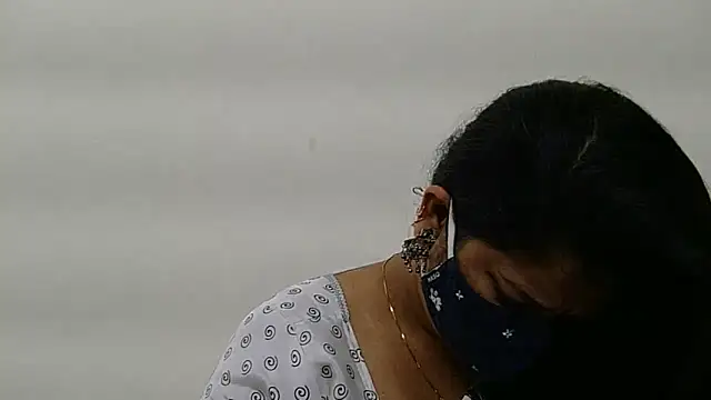 Snapshot of payal_sharma1 chatting on 02/15/26, 05:20 payal sharma1 online show from 02/15/26, 05:20