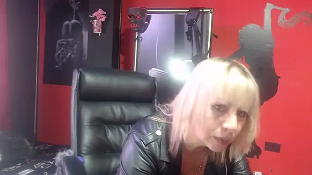 KLOE PIELL online show from 09/17/25, 09:27