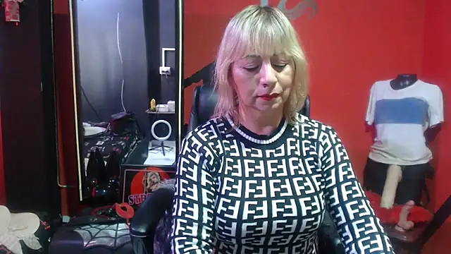 KLOE PIELL online show from 11/25/25, 09:26