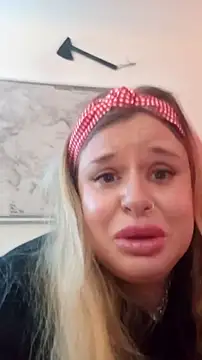 Snapshot of JohannasMishael chatting on 10/17/25, 01:03 JohannasMishael online show from 10/17/25, 01:03