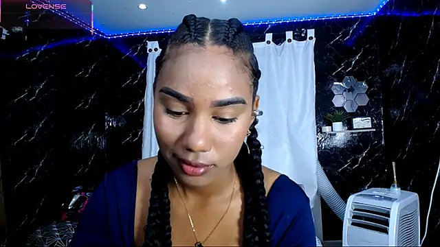 Snapshot of Hillary_queen chatting on 10/04/25, 12:47 Hillary queen online show from 10/04/25, 12:47