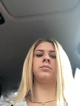 Snapshot of Love_Bri chatting on 11/14/25, 09:19 Love Bri online show from 11/14/25, 09:19