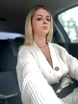 Snapshot of Love_Bri chatting on 12/03/25, 10:24 Love Bri online show from 12/03/25, 10:24