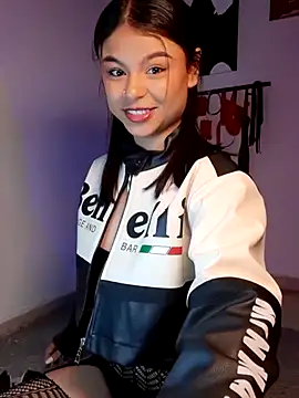 Cleo hills online show from 05/03/26, 02:34