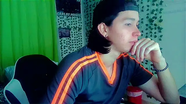 Snapshot of Andy_gray chatting on 06/18/26, 02:54 Andy gray online show from 06/18/26, 02:54