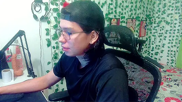 Snapshot of Andy_gray chatting on 07/20/26, 11:56 Andy gray online show from 07/20/26, 11:56