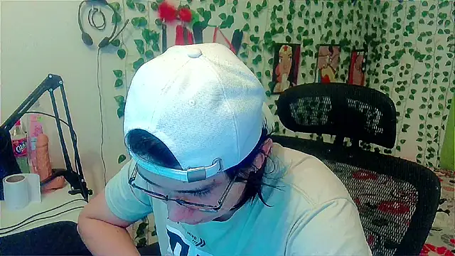 Snapshot of Andy_gray chatting on 07/21/26, 12:24 Andy gray online show from 07/21/26, 12:24