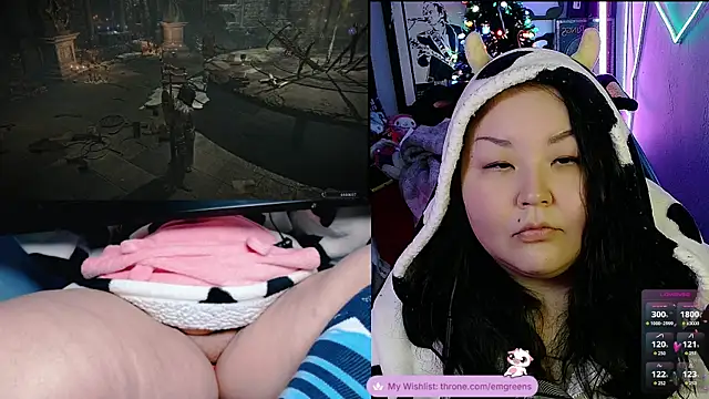 Snapshot of EmGreens chatting on 01/11/26, 05:23 EmGreens online show from 01/11/26, 05:23