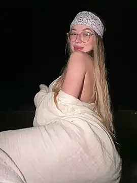 KylieJoyce online show from 02/17/25, 08:52