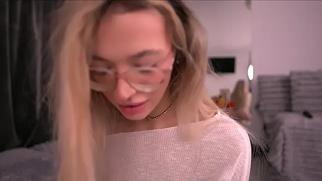 KylieJoyce online show from 11/19/25, 09:48