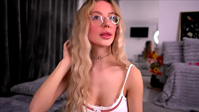 KylieJoyce online show from 11/28/25, 09:28