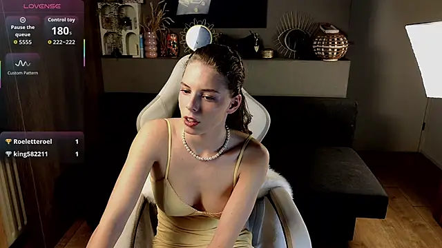 AyreenMoore online show from 09/15/25, 04:29