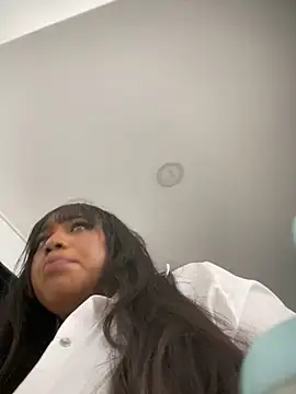 Snapshot of ailynBlaze chatting on 02/19/25, 05:38 ailynBlaze online show from 02/19/25, 05:38