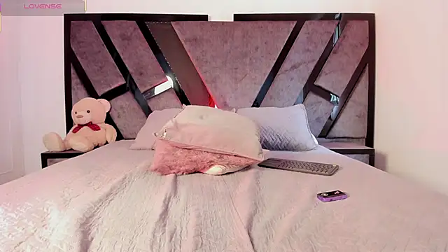 Snapshot of ailynBlaze chatting on 03/05/25, 05:08 ailynBlaze online show from 03/05/25, 05:08