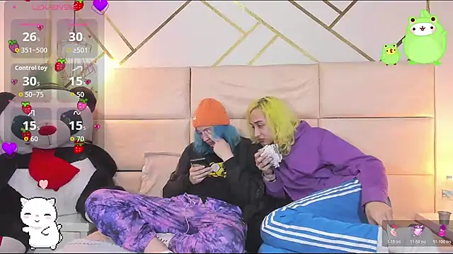 -kisa  online show from 11/22/25, 02:21