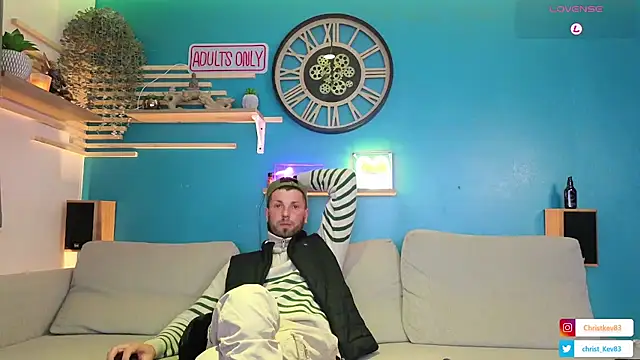 braqueuemar83 online show from 03/15/25, 07:05