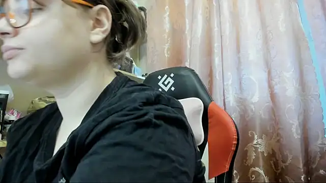 Snapshot of Seductive_She_Wolf chatting on 05/05/26, 06:16 Seductive She Wolf online show from 05/05/26, 06:16