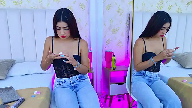 Mia-Monroe online show from 10/06/25, 07:44