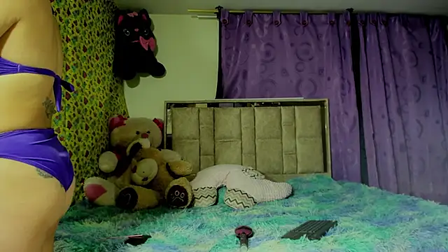 Snapshot of alanaanddaphne chatting on 04/24/26, 03:31 alanaanddaphne online show from 04/24/26, 03:31