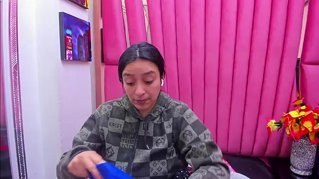 Snapshot of Sarah_Hornny chatting on 02/15/26, 03:03 Sarah Hornny online show from 02/15/26, 03:03