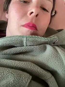 Snapshot of KatieBARBiE98 chatting on 03/14/26, 01:05 KatieBARBiE98 online show from 03/14/26, 01:05