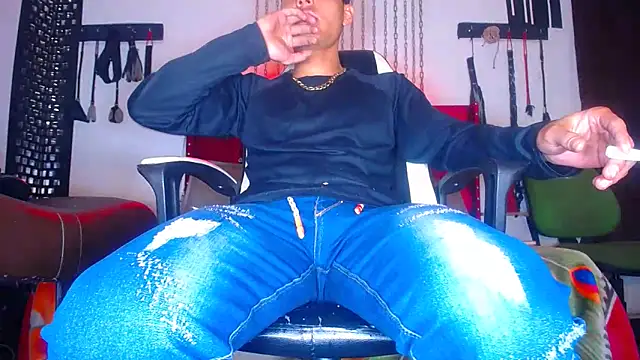 Snapshot of RandyAA_D chatting on 12/04/24, 06:11 RandyAA D online show from 12/04/24, 06:11