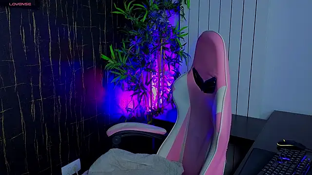 AlyseReuse online show from 11/23/25, 07:02