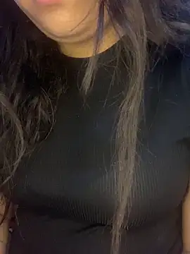 Snapshot of yassminsexy22 chatting on 12/21/25, 12:34 yassminsexy22 online show from 12/21/25, 12:34