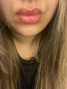 Snapshot of yassminsexy22 chatting on 02/14/26, 12:35 yassminsexy22 online show from 02/14/26, 12:35