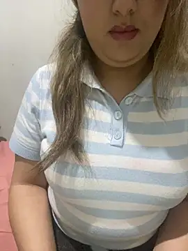 Snapshot of yassminsexy22 chatting on 02/23/26, 10:29 yassminsexy22 online show from 02/23/26, 10:29