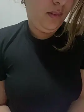 Snapshot of yassminsexy22 chatting on 03/12/26, 07:42 yassminsexy22 online show from 03/12/26, 07:42