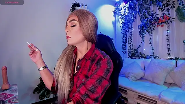 Snapshot of karol_elegance_ chatting on 11/14/25, 01:10 karol elegance online show from 11/14/25, 01:10