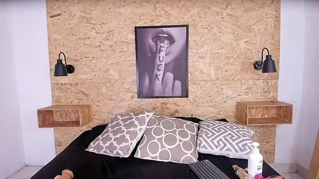 Elizabeth Santos online show from 02/20/25, 02:18