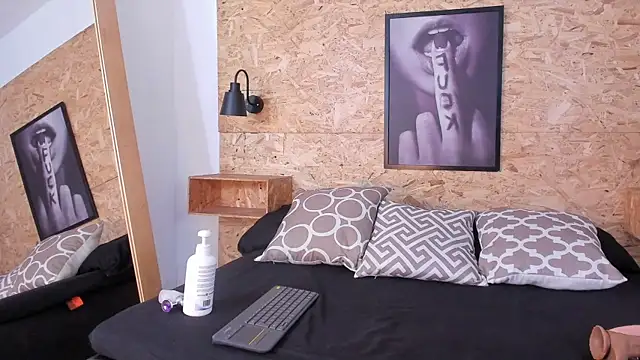 Elizabeth Santos online show from 03/19/25, 10:09