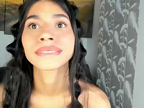 Snapshot of _violetadulce chatting on 01/04/25, 07:03  violetadulce online show from 01/04/25, 07:03