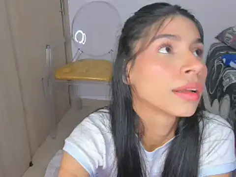 Snapshot of _violetadulce chatting on 01/17/25, 07:19  violetadulce online show from 01/17/25, 07:19