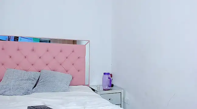 Snapshot of _violetadulce chatting on 03/22/25, 12:17  violetadulce online show from 03/22/25, 12:17