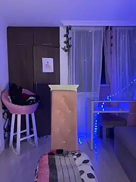 Snapshot of lina_pink chatting on 10/15/25, 08:42 lina pink online show from 10/15/25, 08:42