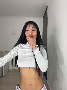 Snapshot of lina_pink chatting on 11/11/25, 03:28 lina pink online show from 11/11/25, 03:28