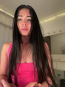 Snapshot of lina_pink chatting on 05/18/26, 03:57 lina pink online show from 05/18/26, 03:57