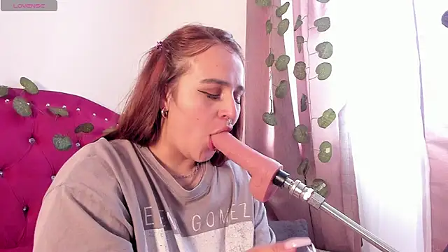 Snapshot of evy_orange1 chatting on 12/01/24, 07:36 evy orange1 online show from 12/01/24, 07:36