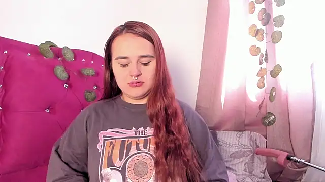 Snapshot of evy_orange1 chatting on 12/13/24, 02:49 evy orange1 online show from 12/13/24, 02:49