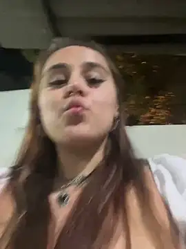 Snapshot of evy_orange1 chatting on 01/01/25, 05:43 evy orange1 online show from 01/01/25, 05:43