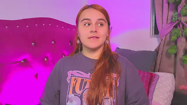 Snapshot of evy_orange1 chatting on 09/25/25, 12:47 evy orange1 online show from 09/25/25, 12:47