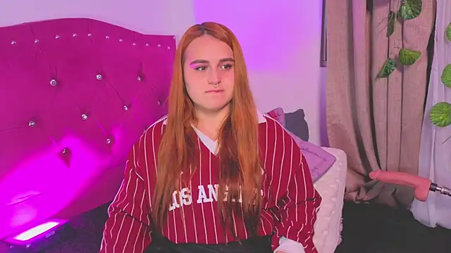 Snapshot of evy_orange1 chatting on 09/29/25, 12:38 evy orange1 online show from 09/29/25, 12:38